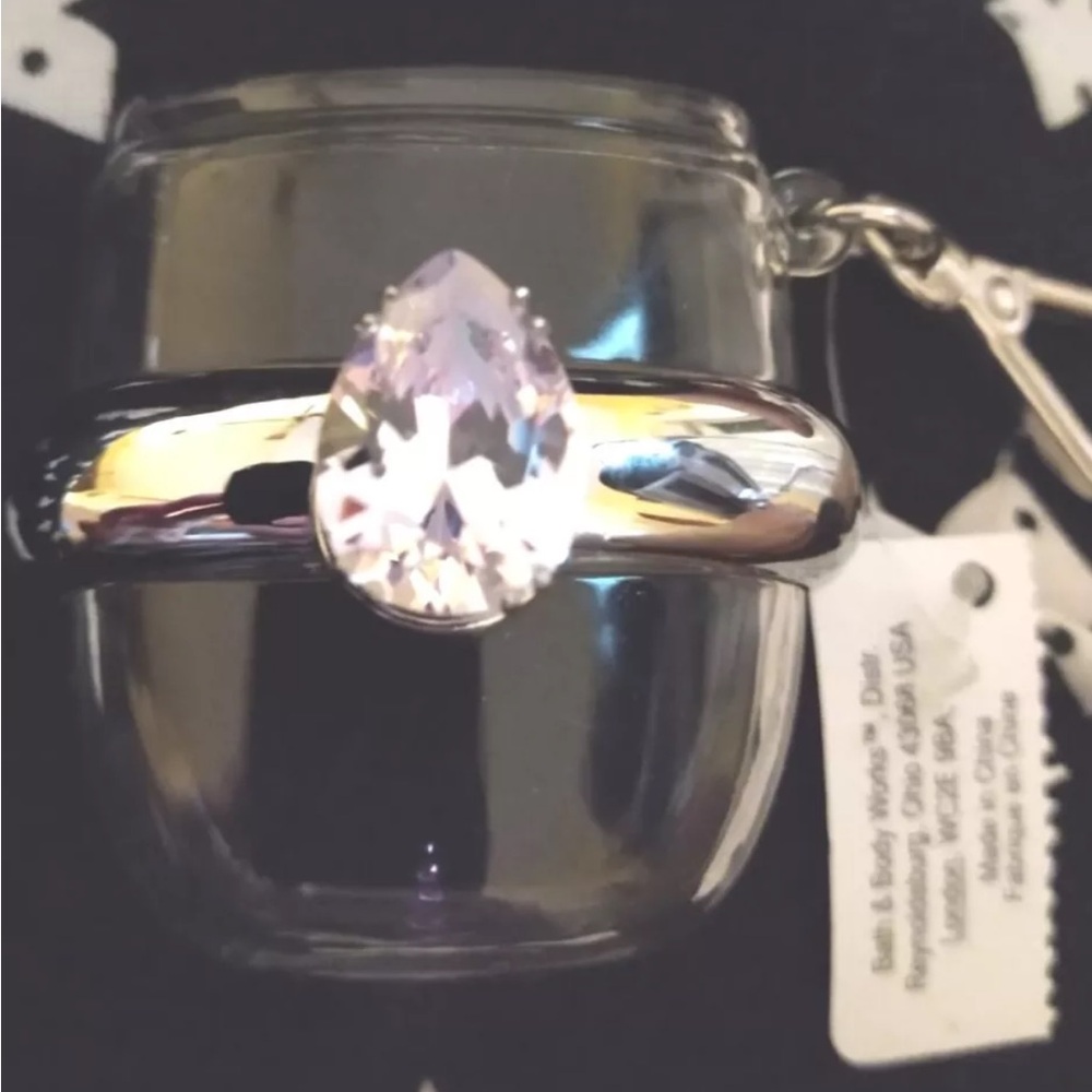 DIAMOND RING 💍 Gorgeous Sanitizer Holder Brand New - Picture 2 of 4
